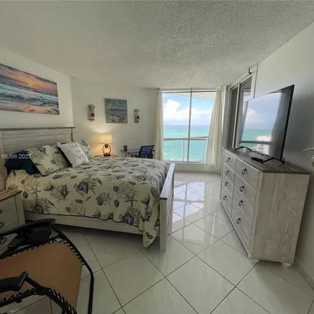 Image 2 - The Sterling Condos, 6767 Collins Avenue, Atlantic Heights, Miami Beach, FL 33141, USA - Apartment for rent