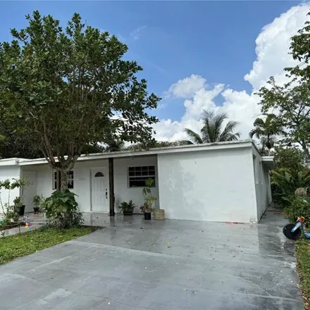 Image 2 - 1585 Northeast 139th Street, North Miami, FL 33161, USA - House for sale