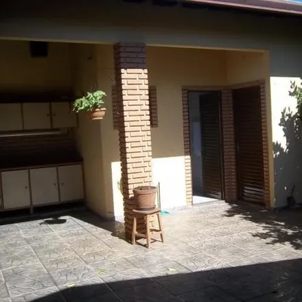Buy this 3 bed house on Rua Francisco Garcia Panizza in Jardim Petrópolis, Bauru - SP