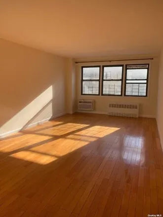 Image 4 - 579 West 215th Street, New York, NY 10034, USA - Apartment for sale