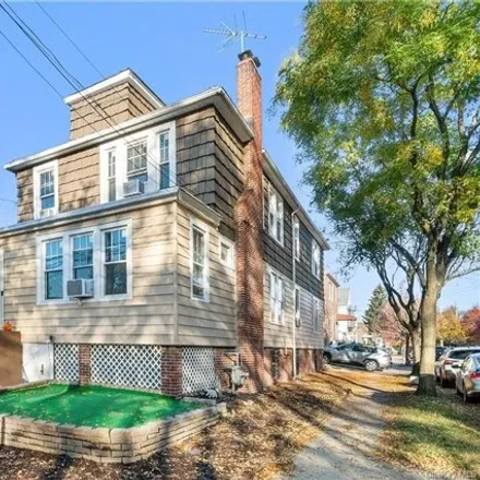 Buy this 7 bed house on 1091 Pierce Avenue in New York, NY 10461