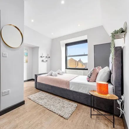 Image 1 - 80 Sydenham Road - Apartment for rent