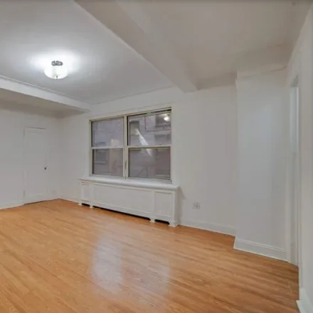 Image 4 - 70 Remsen Street, New York, NY 11201, USA - Apartment for sale