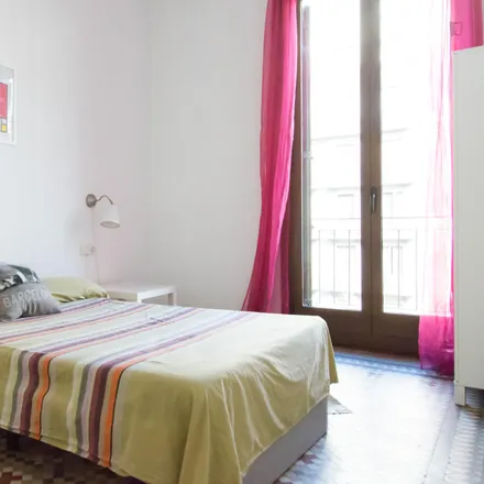 Rent this 4 bed room on Carrer d'Aragó in 342, 08001 Barcelona