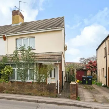 Buy this 2 bed house on Kingfield Green in Kingfield Road, Old Woking