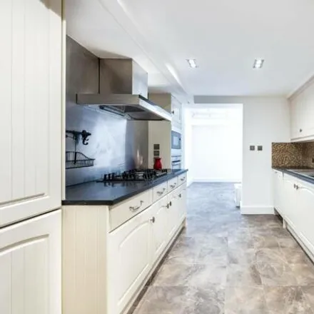 Rent this 4 bed townhouse on 19 Pembridge Road in London, W11 3HG