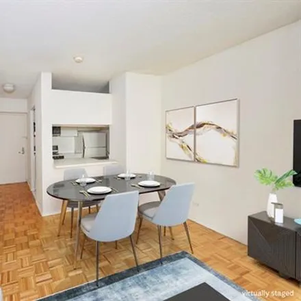 Image 5 - 250 EAST 40TH STREET 3C in New York - Apartment for sale