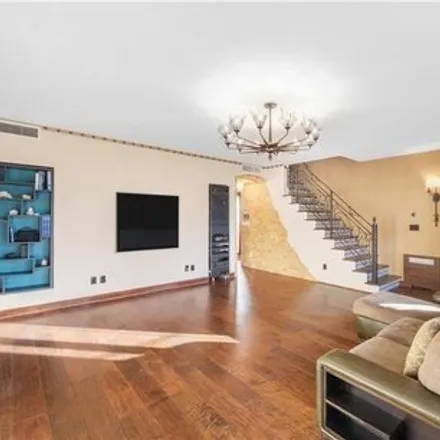 Image 8 - 181 Hastings Street, New York, NY 11235, USA - House for sale