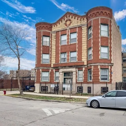 Buy this 2 bed condo on 5201-5203 South Calumet Avenue in Chicago, IL 60615