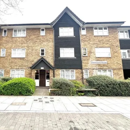 Buy this 1 bed apartment on Express Food Centre in 421-423 High Road Leytonstone, London