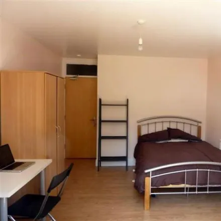 Rent this 8 bed room on Pemberton Road in London, N4 1AZ