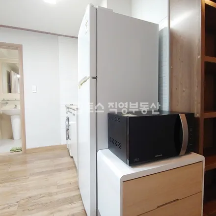 Rent this 1 bed apartment on 서울특별시 강남구 역삼동 687-18