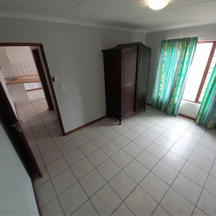 Image 6 - Upper Lake Lane, Floracliffe, Roodepoort, 1709, South Africa - Apartment for rent