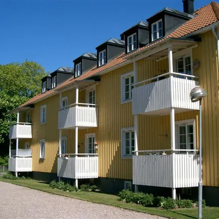 Rent this 1 bed apartment on Riddargatan 1A in 592 40 Vadstena, Sweden
