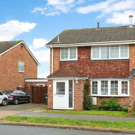 Rent this 3 bed duplex on Severn Way in Bletchley, MK3 7QE