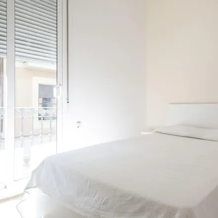Rent this 4 bed room on Carrer de Puigmartí in 5, 08001 Barcelona
