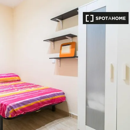 Rent this 7 bed room on DNorte in Calle de Mesonero Romanos, 8