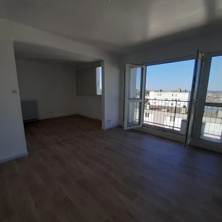 Rent this 3 bed apartment on 1 Rue Jean Moulin in 70200 Lure, France