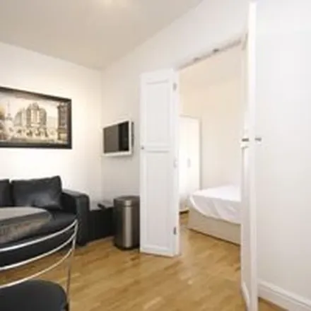 Image 1 - 6 Baldwins Gardens, London, EC1N 7AB, United Kingdom - Apartment for rent