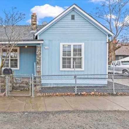 Buy this 2 bed house on 738 East Walnut Street in Washington Park, Yakima