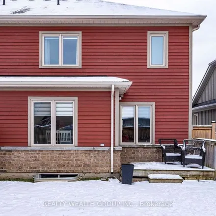 Rent this 3 bed duplex on 31 Robertson Street in Collingwood, ON L9Y 4N9