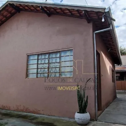 Buy this 2 bed house on Rua Carlos Gomes in Estância São José, Poços de Caldas - MG