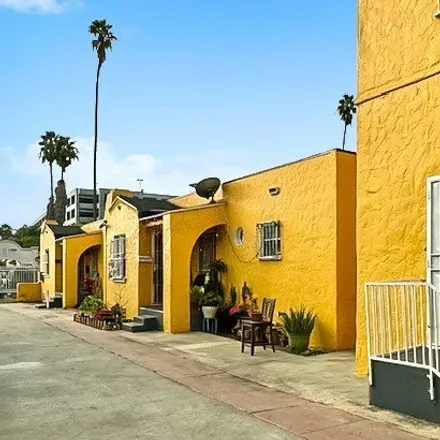 Image 3 - West 82nd Street, Los Angeles, CA 90003, USA - House for sale