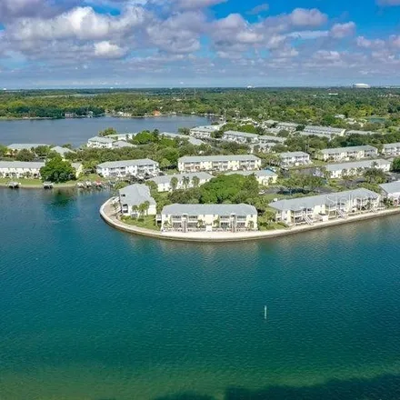 Image 2 - 5260 Coquina Key Drive Southeast, Saint Petersburg, FL 33705, USA - Condo for rent