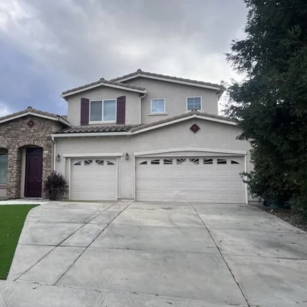 Buy this 5 bed house on 865 East Belleview Avenue in Porterville, CA 93257