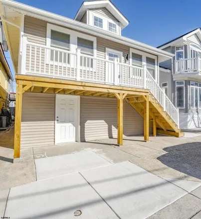 Rent this 3 bed apartment on 9 Richards Avenue in Ventnor City, NJ 08406