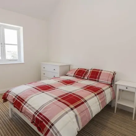 Rent this 2 bed duplex on Criccieth in LL52 0BT, United Kingdom