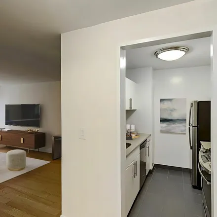 Image 3 - 260 West 52nd Street, New York, NY 10019, USA - Apartment for rent