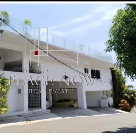 Buy this 9 bed house on Privada Sendero del Poseidón in Fraccionamiento Marina Brisas, 39300 Acapulco