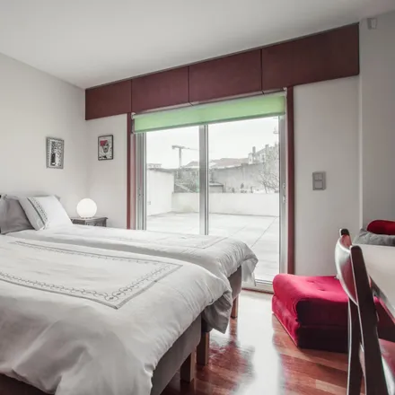 Rent this 2 bed room on AdmCondomínios in Rua das Fontainhas, 4000-422 Porto
