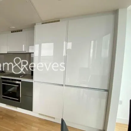 Image 2 - Landmark East Tower, 24 Marsh Wall, Canary Wharf, London, E14 9TP, United Kingdom - Apartment for rent