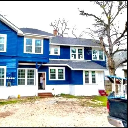 Buy this 8 bed house on 804 North 12th Street in Waco, TX 76707