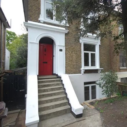 Rent this 5 bed duplex on Chiswick Flyover in Cambridge Road North, Strand-on-the-Green