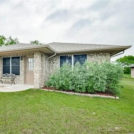 Buy this 3 bed house on 1703 West Doyle Street in Granbury, TX 76048