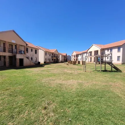Rent this 3 bed apartment on Progress Road in Lindhaven, Roodepoort