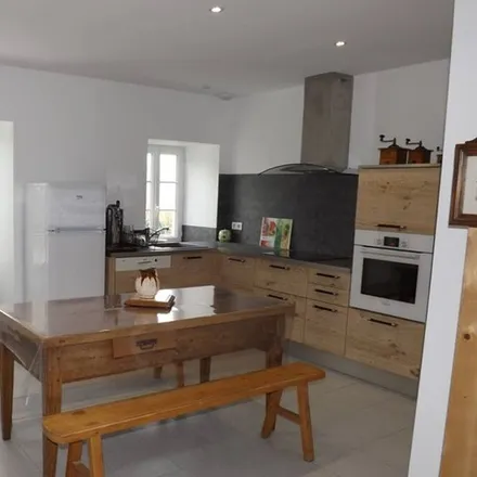 Rent this 3 bed townhouse on Arpajon Sur Cere in 2 Avenue Jean Jaurès, 15130 Arpajon-sur-Cère