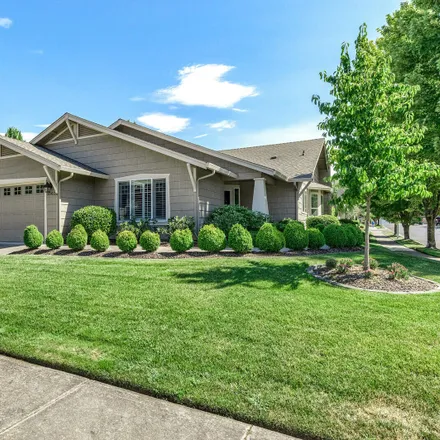 Buy this 3 bed house on 858 Golf View Drive in Medford, OR 97504