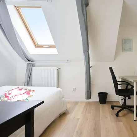 Image 2 - 39 Place Rihour, 59800 Lille, France - Room for rent