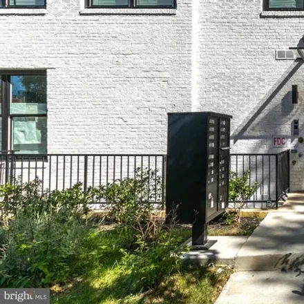 Buy this studio condo on 1019 17th Place Northeast in Washington, DC 20002