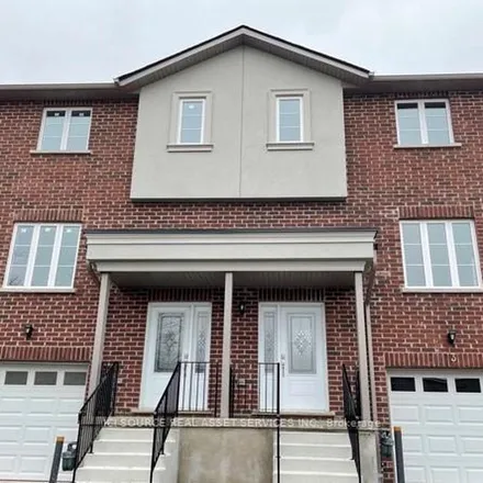 Rent this 3 bed townhouse on 25 East Street in St. Catharines, ON L2M 5M7