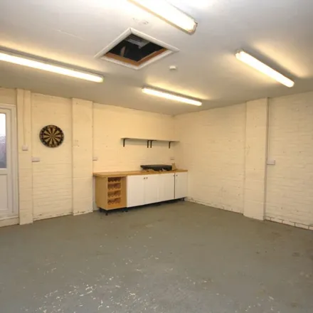 Image 6 - Furze Close, Swindon, SN5 5DB, United Kingdom - Apartment for rent