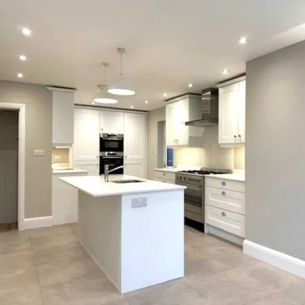 Image 7 - Gloucester Gardens, London, NW11 9AA, United Kingdom - House for rent