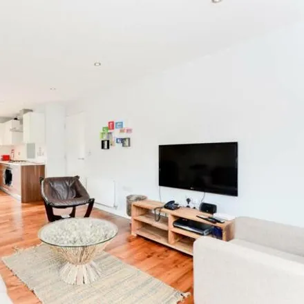 Image 5 - 37 Tynemouth Street, London, SW6 2QS, United Kingdom - Apartment for sale
