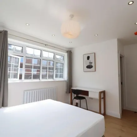 Image 7 - Duckett Street, London, E1 4TD, United Kingdom - Apartment for rent