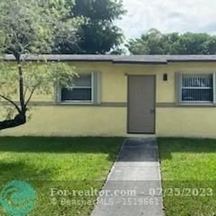 Rent this 2 bed house on 878 Southwest 9th Avenue in Ro-Len Lake Gardens, Hallandale Beach