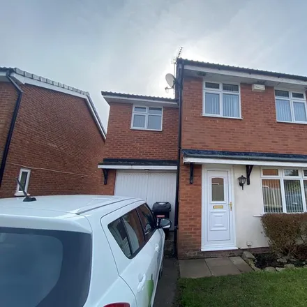 Rent this 3 bed house on Padstow Close in Crewe, CW1 3XW
